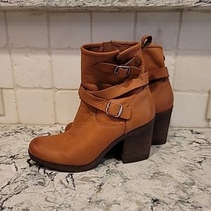 Lucky Band Cognac Round Toe Chunky Block Heel Genuine Leather Boots 8.5 / 9 39
